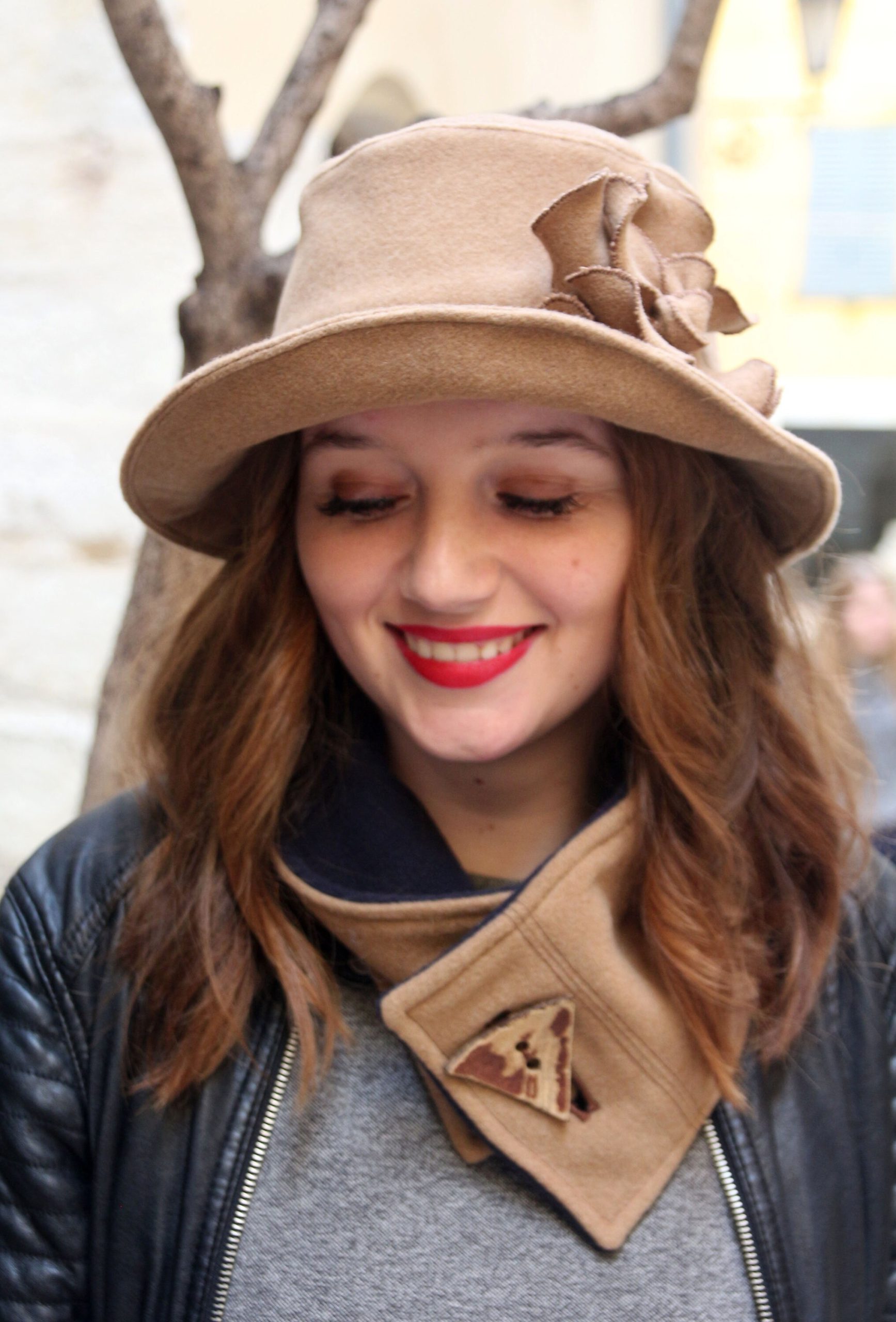 Beige wool wide-brimmed hat with floral pattern